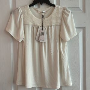 Chelsea & Theodore short sleeve cream blouse. Size XS NWT